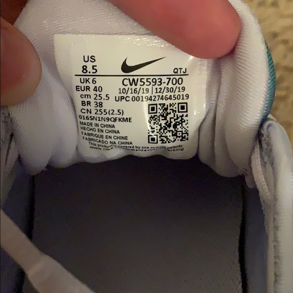 NIKE AIR VAPORMAX PLUS - Picture 10 of 12